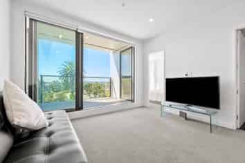 204/19 Rawene Road, Birkenhead