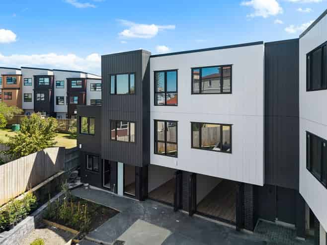 8/2 Nikau Street, New Lynn