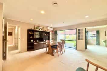 8 West Fairway, Golflands