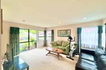 8 West Fairway, Golflands