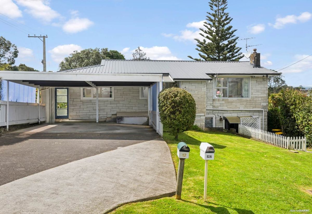 Spacious 4 Bedroom Family Home in Browns Bay – Separate Upstairs Living, Browns Bay