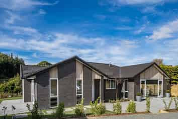 5 Tradewinds Drive, Whitby
