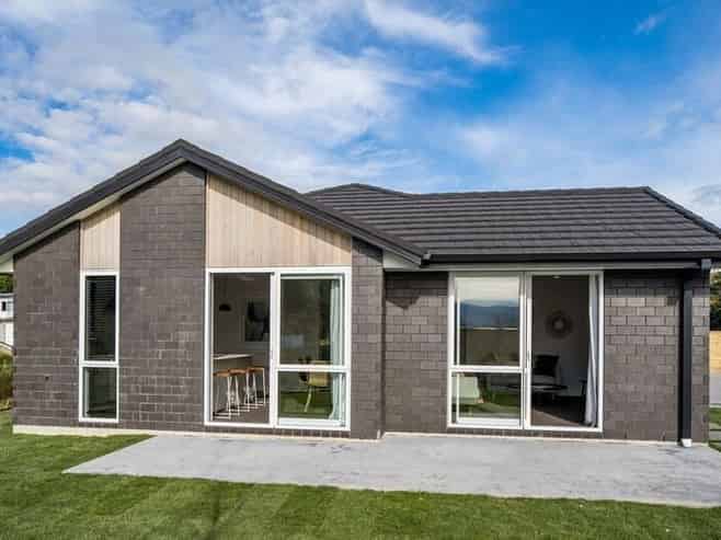 5 Tradewinds Drive, Whitby