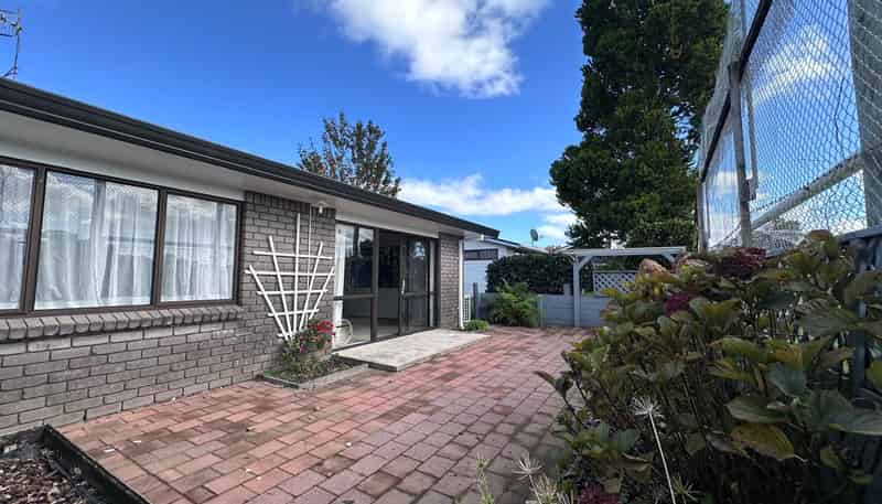 2/12 Pemberton Crescent, Greerton