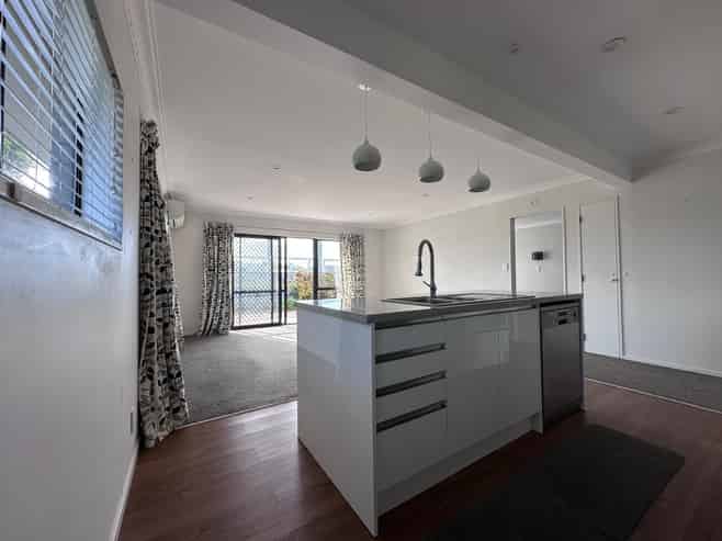 2/12 Pemberton Crescent, Greerton