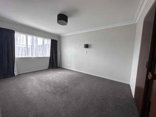 2/12 Pemberton Crescent, Greerton