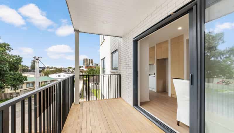 8/1 Kaponga Crescent, New Lynn