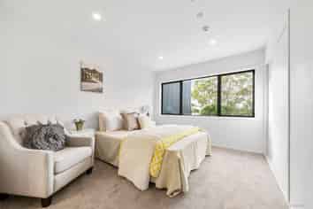 8/1 Kaponga Crescent, New Lynn