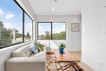 8/1 Kaponga Crescent, New Lynn
