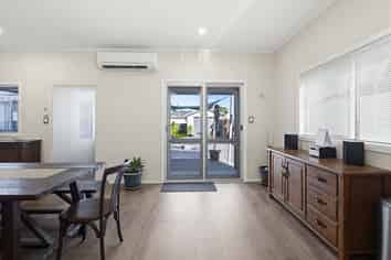 905 Ferguson Street, Akina