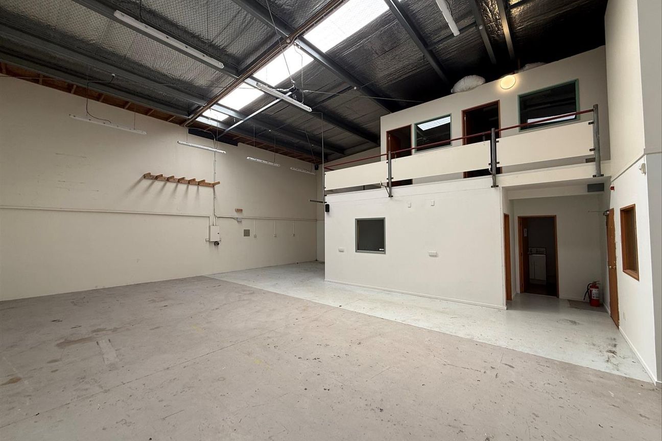 Vacant & Modern Industrial Unit - View 4