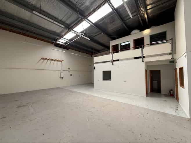 Vacant & Modern Industrial Unit