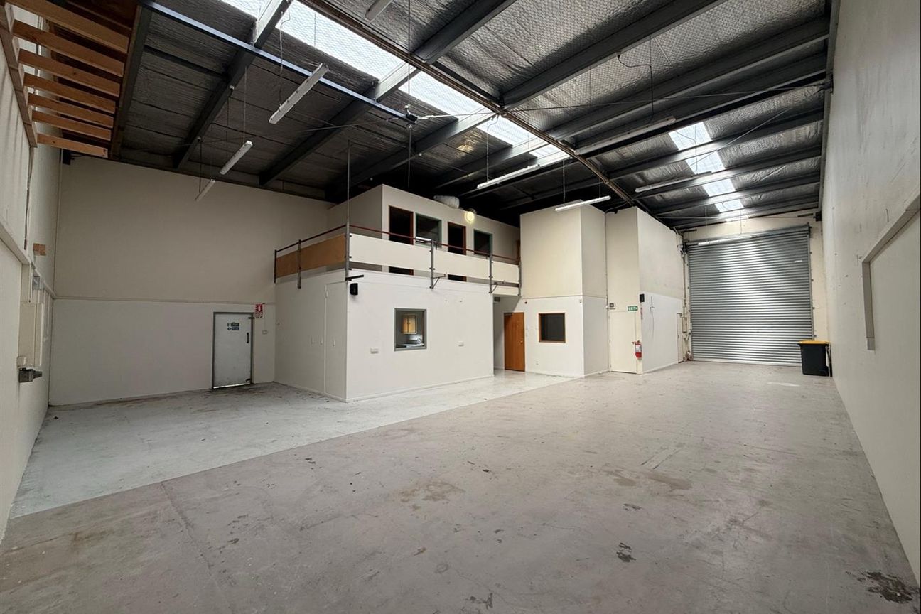 Vacant & Modern Industrial Unit - View 5