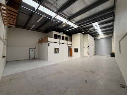 Vacant & Modern Industrial Unit