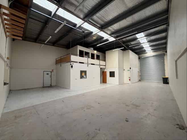 Vacant & Modern Industrial Unit