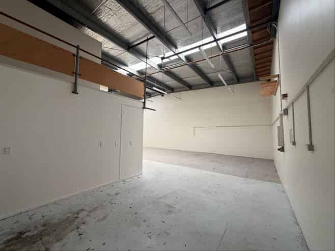 Vacant & Modern Industrial Unit