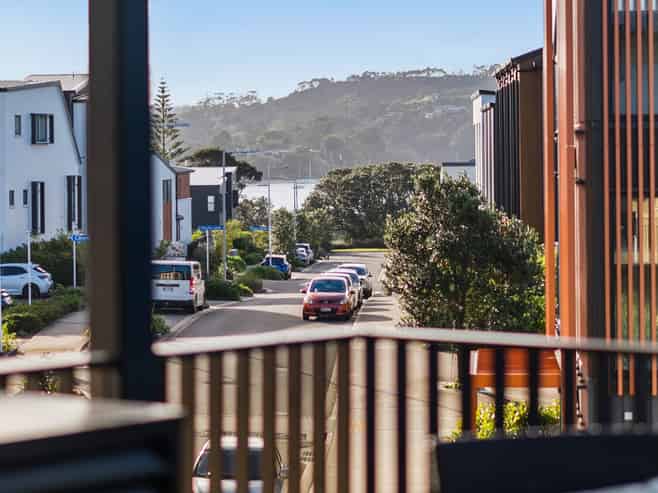 202/2 Launch Road, Hobsonville