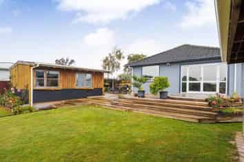 30 Pharazyn Street, Feilding