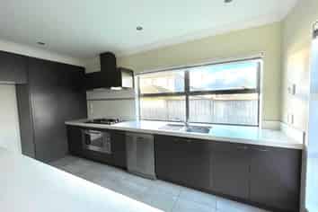 11 Bendemeer Place, Flat Bush