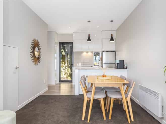 2/6 Oswald Cres, Paparangi
