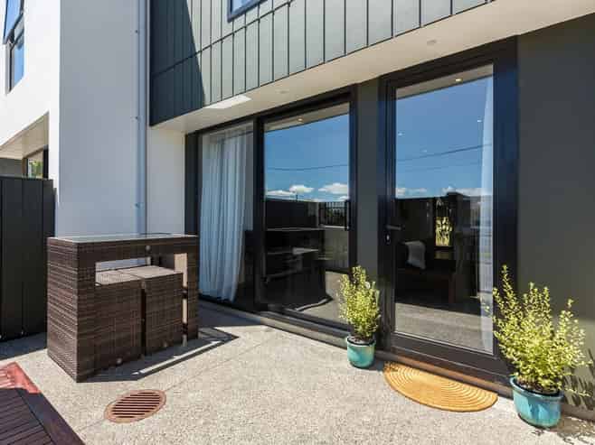 2/6 Oswald Cres, Paparangi