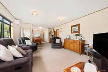 43 Chivalry Road, Glenfield
