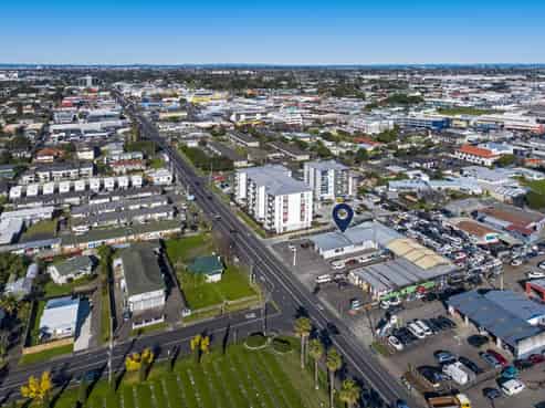 Split-risk industrial investment with growth