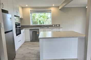 11 Hall Road, Matua