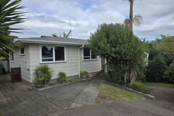 11 Hall Road, Matua