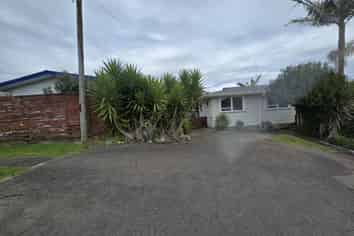 11 Hall Road, Matua
