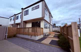 1/145 Tirimoana Road, Te Atatu South