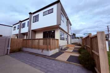 1/145 Tirimoana Road, Te Atatu South