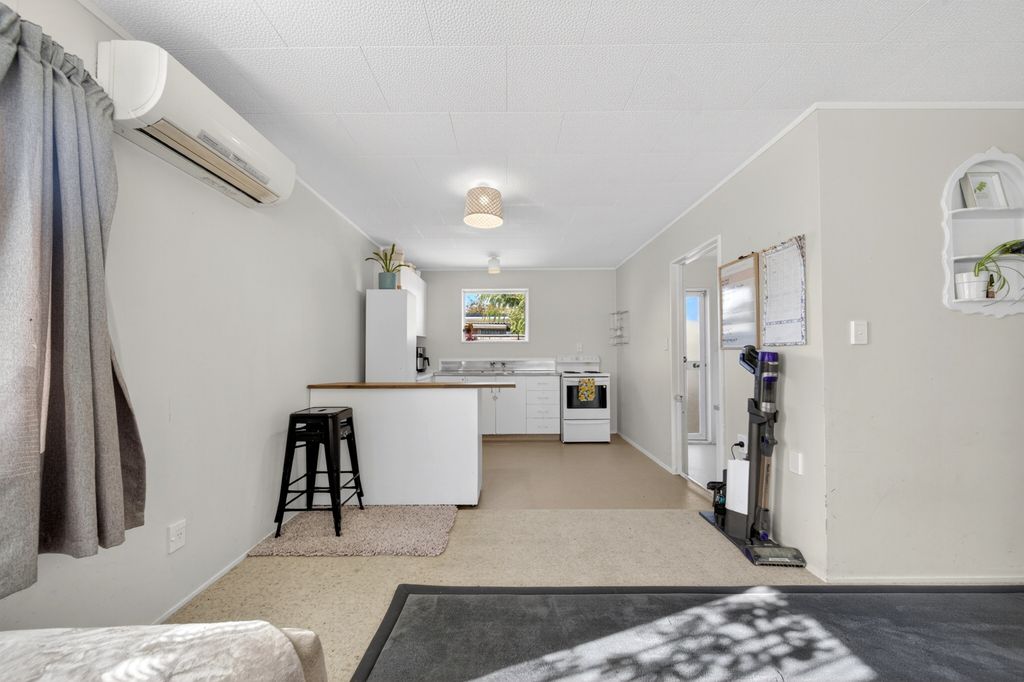 NOW $375,000 - VENDORS ARE MOTIVATED! 4