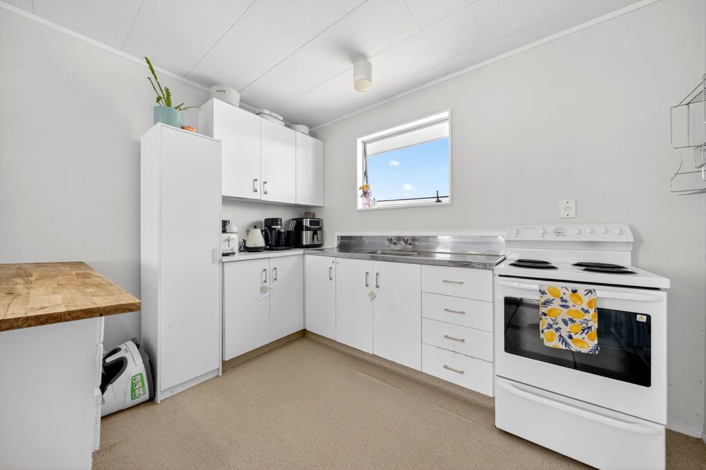 NOW $375,000 - VENDORS ARE MOTIVATED! 3