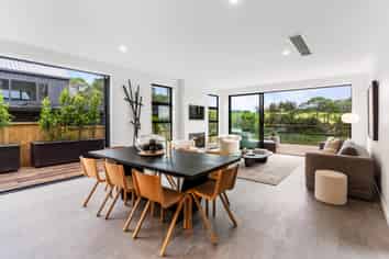 39 Elliot Street, Riverhead