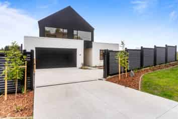 39 Elliot Street, Riverhead
