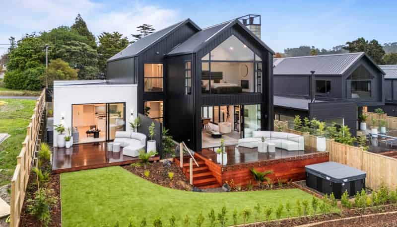 39 Elliot Street, Riverhead