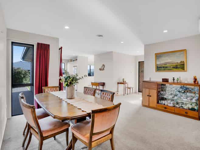 8 Jules Crescent, Bell Block