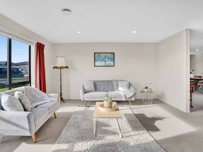 8 Jules Crescent, Bell Block