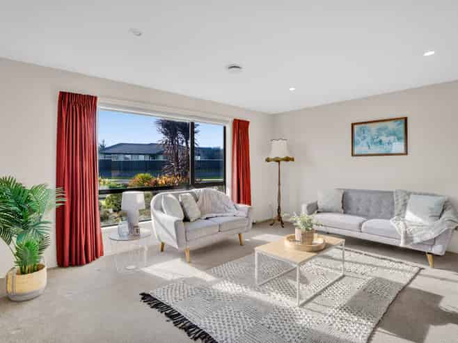 8 Jules Crescent, Bell Block