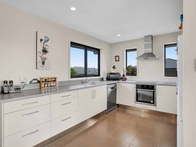 8 Jules Crescent, Bell Block