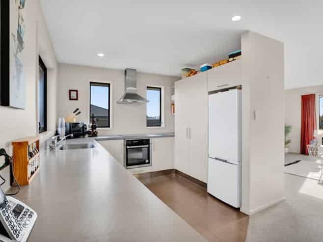 8 Jules Crescent, Bell Block