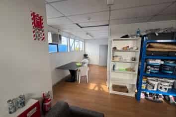 579m² Showroom & Warehouse Space