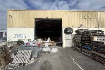 579m² Showroom & Warehouse Space