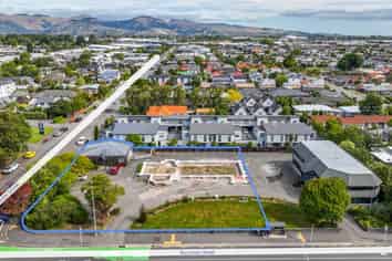 Prime corner 1,972 sq m HRZ site