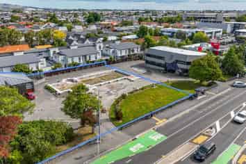 Prime corner 1,972 sq m HRZ site