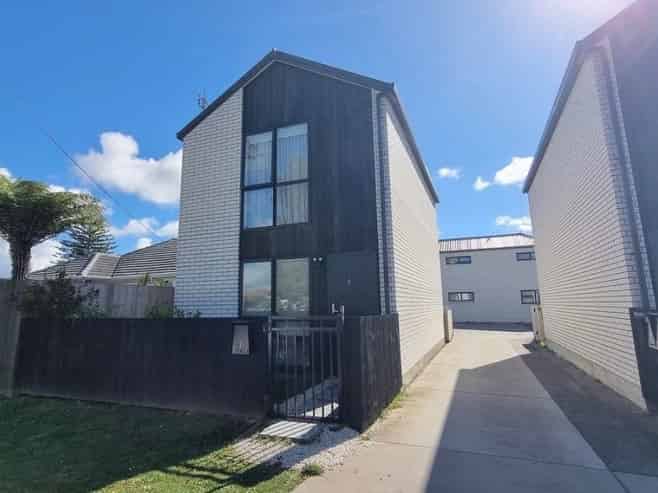 2/12 Enderby Drive, Te Atatu Peninsula
