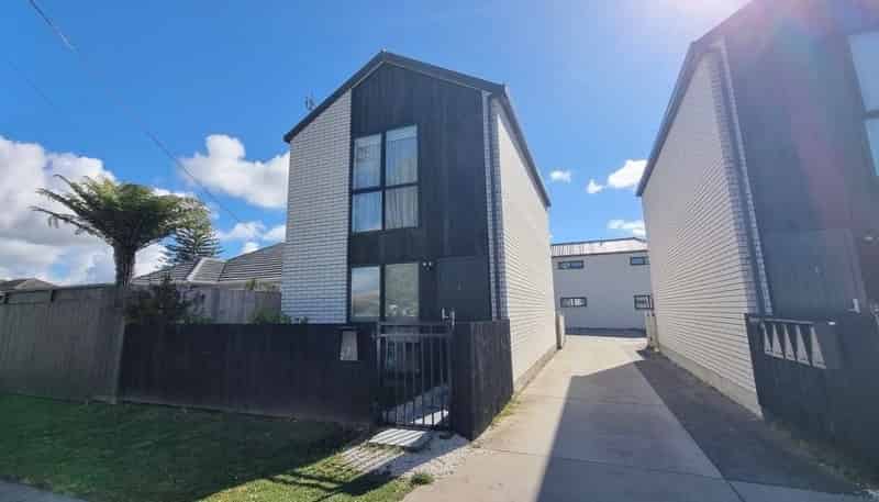 2/12 Enderby Drive, Te Atatu Peninsula