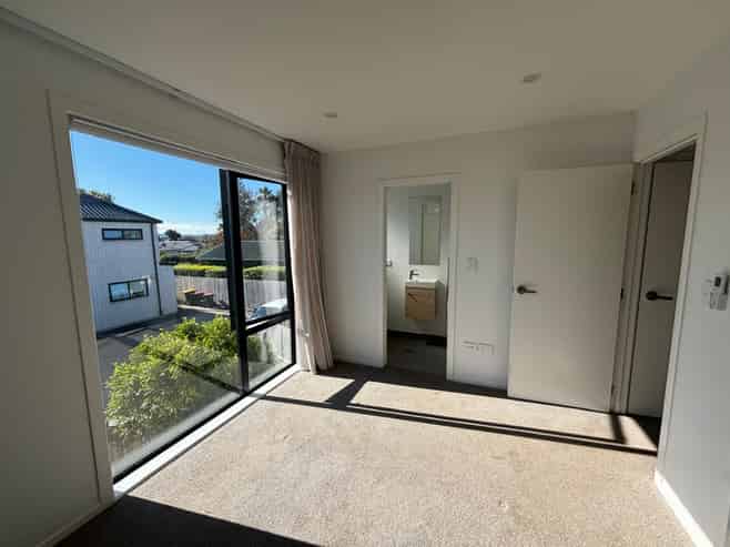 2/12 Enderby Drive, Te Atatu Peninsula