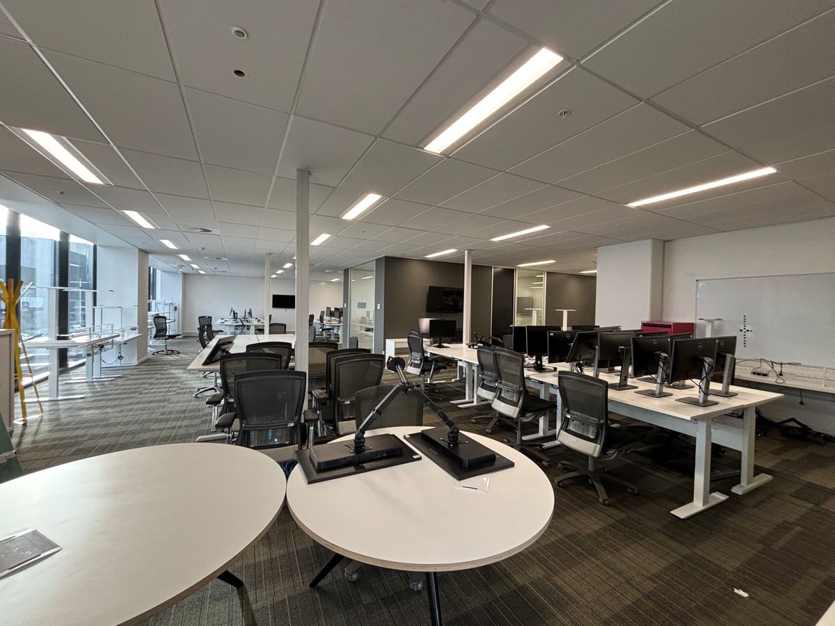 Commercial Office Building Close to the CBD - Mehr